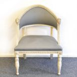 Armlehnstuhl. Schweden (?), um 1900, Gustavianischer Stil | Holz, Weiß gefasst. Hellblauer Stoffb...