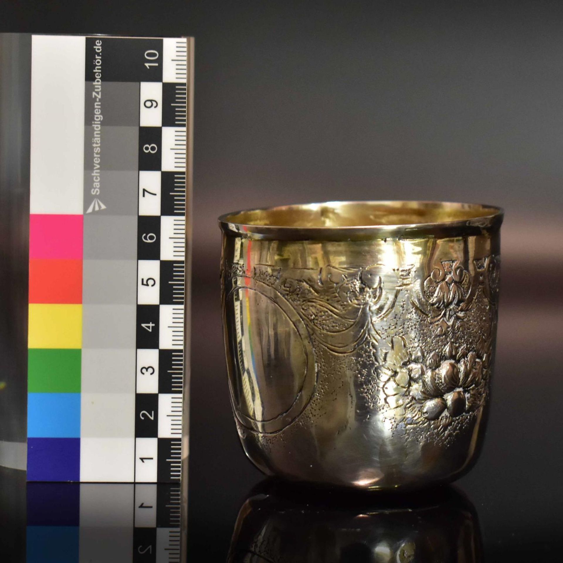 Faustbecher. Hanau, 19. Jh., B. Neresheimer & Söhne | Silber, innen vergoldet. - Bild 2 aus 3