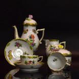 Mokkaservice, 15tlg. Herend | Porzellan, Farb- und Goldstaffagen.