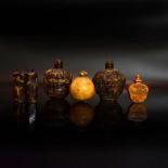 Fünf Snuff Bottles. China, 19./20. Jh. | Holz, Horn u.a.