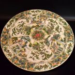 Tischplatte. China, 19./20. Jh. | Porzellan, bunter Schmelzfarbendekor.