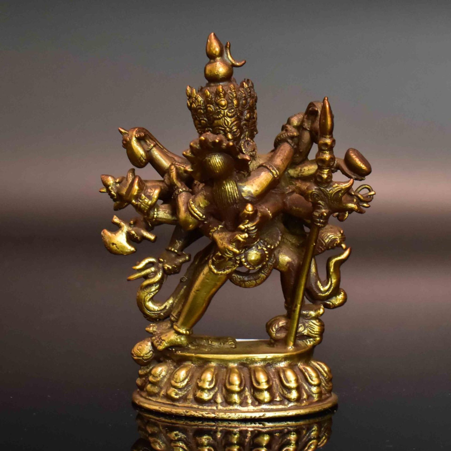 Samvara in yab yum. Tibet (wohl) | Bronze, Reste von Vergoldung.