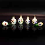 Sechs Snuff Bottles. China, 19./20. Jh. | Mehrfarbiges Überfangglas.