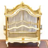 Vogelkäfig. Um 1900 | Holz, Gold- und Farbfassung. Metall.