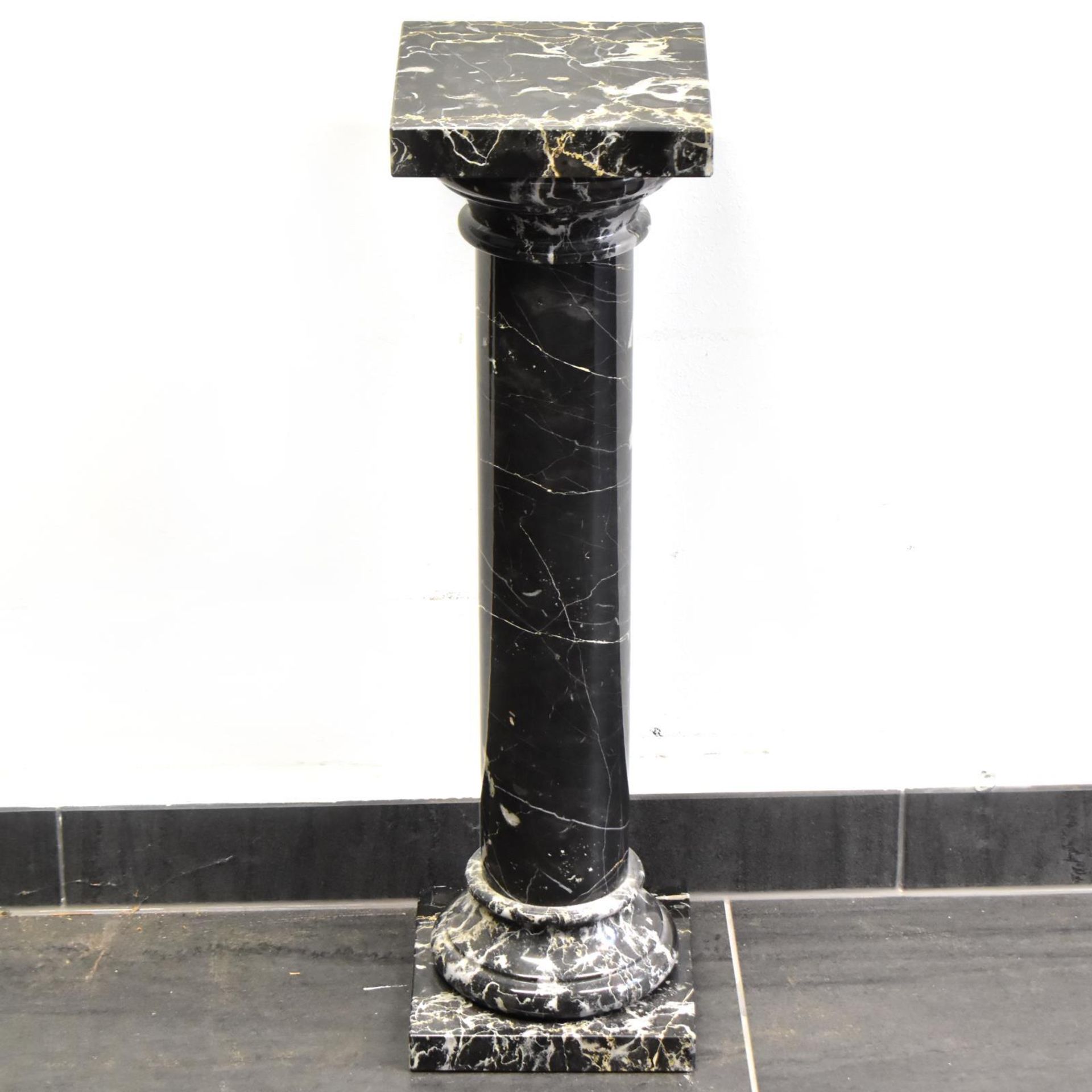 Säule. 20. Jh. | Marmor.