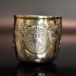 Faustbecher. Hanau, 19. Jh., B. Neresheimer & Söhne | Silber, innen vergoldet.