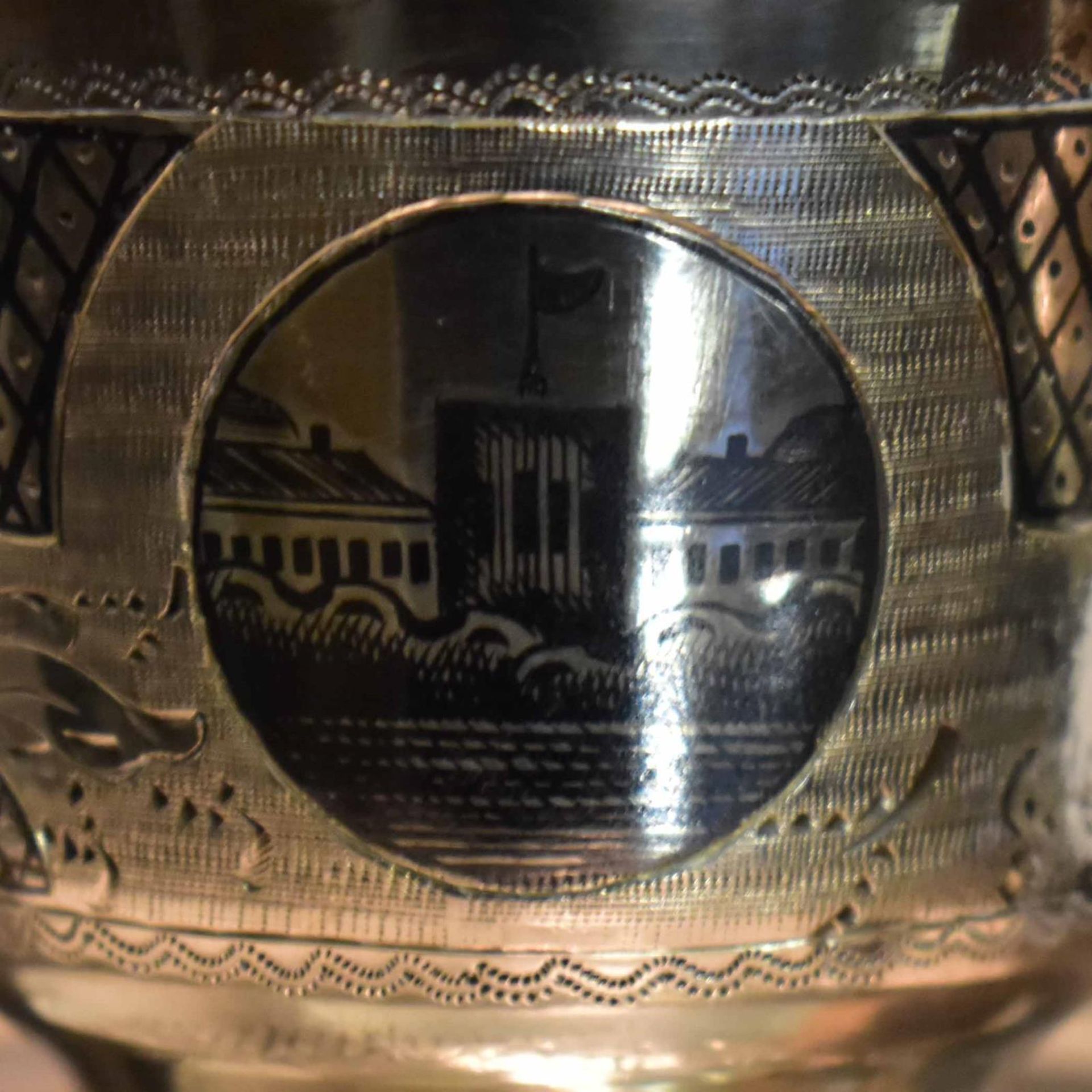 Tasse mit Untertasse. Moskau, 1869, Beschaumeister wohl Sawinkow, Viktor | Silber, Niello. - Bild 2 aus 7