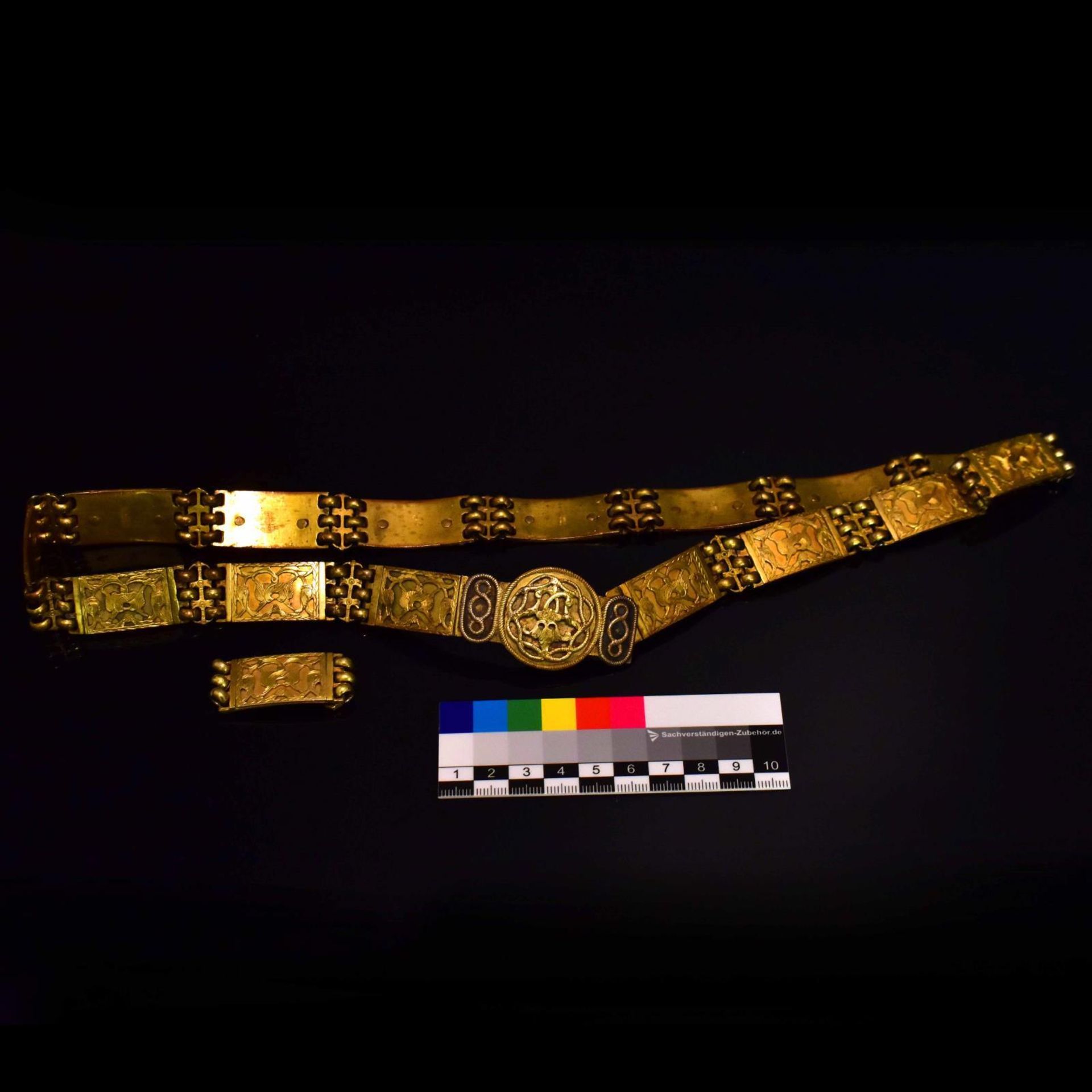 Gürtel. Asien/Orient, 19./20. Jh. | Messing. - Bild 2 aus 2