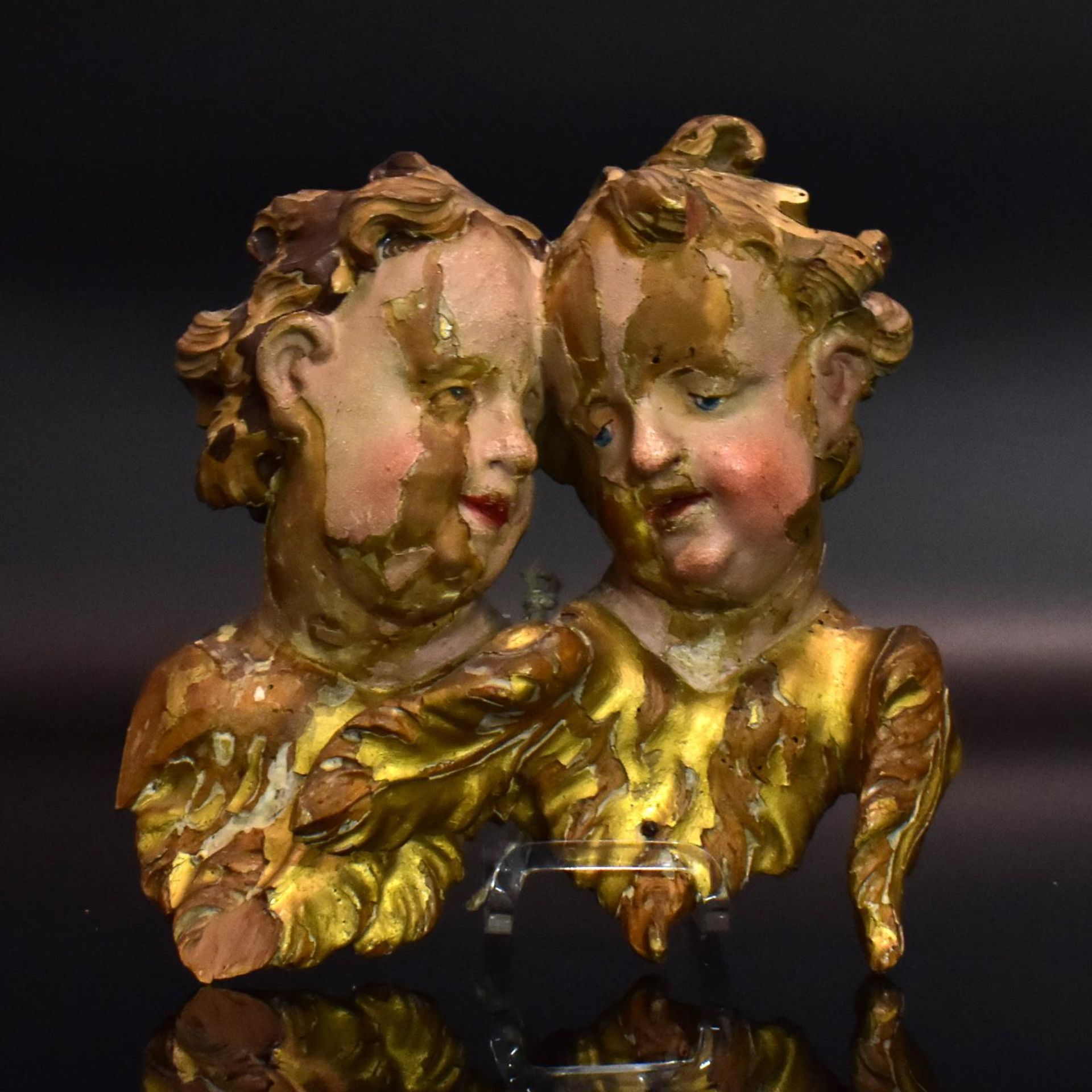 Ein Paar geflügelte Puttenköpfe. Süddeutschland/Bayern, 18. Jh. | Holz, geschnitzt, Reste von Far...