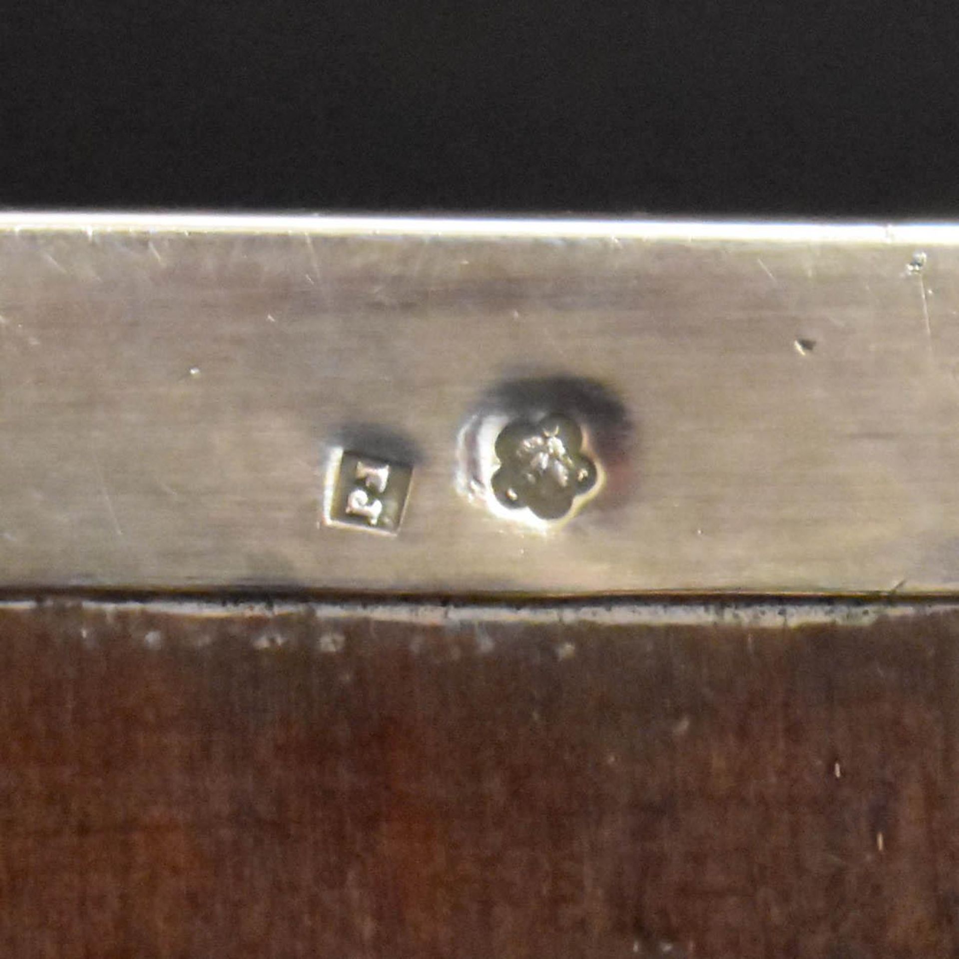 Dose. Österreich-Ungarn, Pest, 1872 - 1922 | Silber, Holzkern. - Bild 3 aus 3