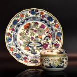 Teller und Dose. Meissen, 18. Jh. | Porzellan, Unterglasurstaffage.