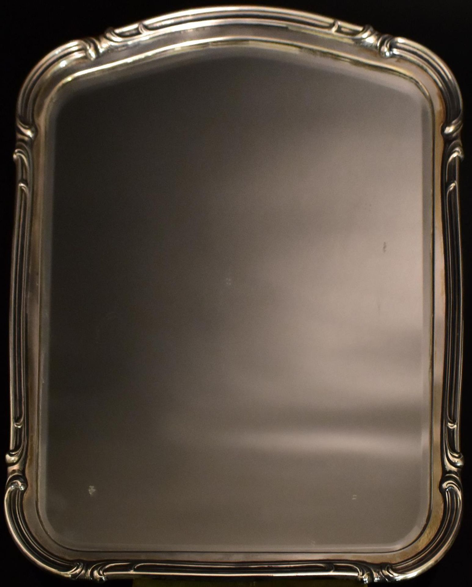 Tischspiegel. Schwäbisch Gmünd, 20. Jh., Gottlieb Kurz | Silber, samtbezogener Holzkern.