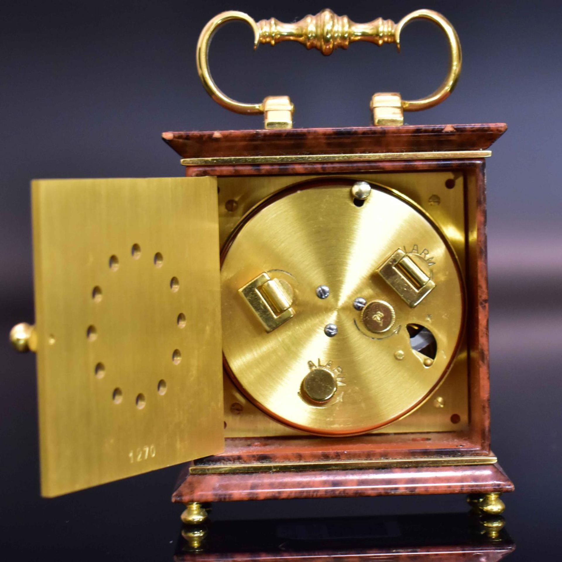 Wecker, Gubelin. Frankreich, 19./20. Jh. | Kunststoff in Wurzeloptik. Messing. Glas. - Bild 3 aus 3