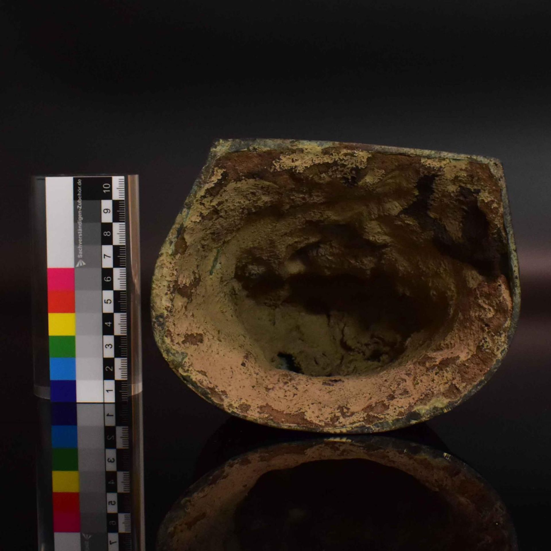 Lachender Buddha. China | Bronze (wohl), schwarz und grün patiniert. - Bild 3 aus 3