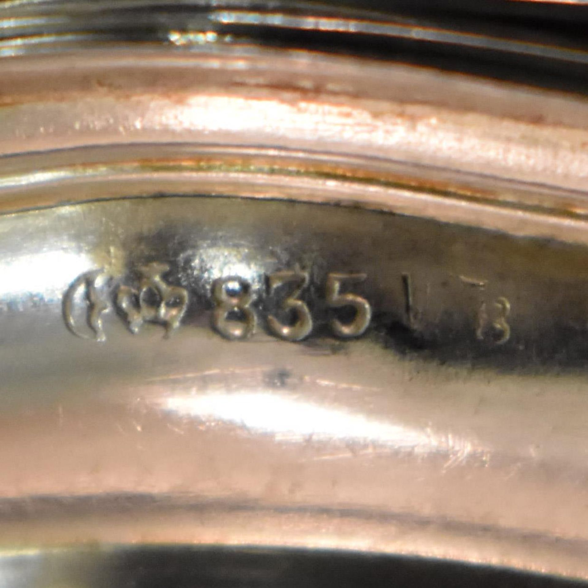 Flaschenuntersetzer und elf Gläseruntersetzer. Silber, tlw. Holzkern. - Bild 3 aus 4