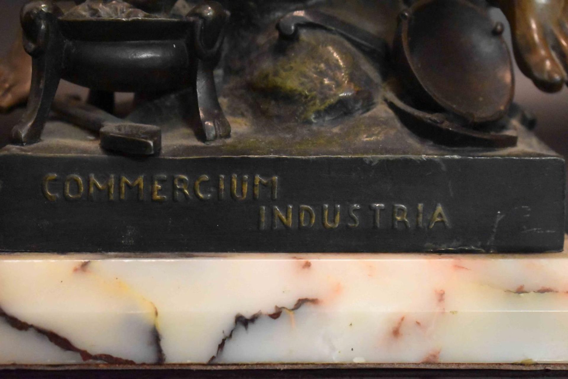 Hermes. 19./20. Jh. | Zinkguss, patiniert. Marmorplinthe. - Bild 4 aus 5