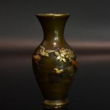 Kleine Vase. Japan, Meiji | Bronze, Gold, Silber, Shakudo (wohl).