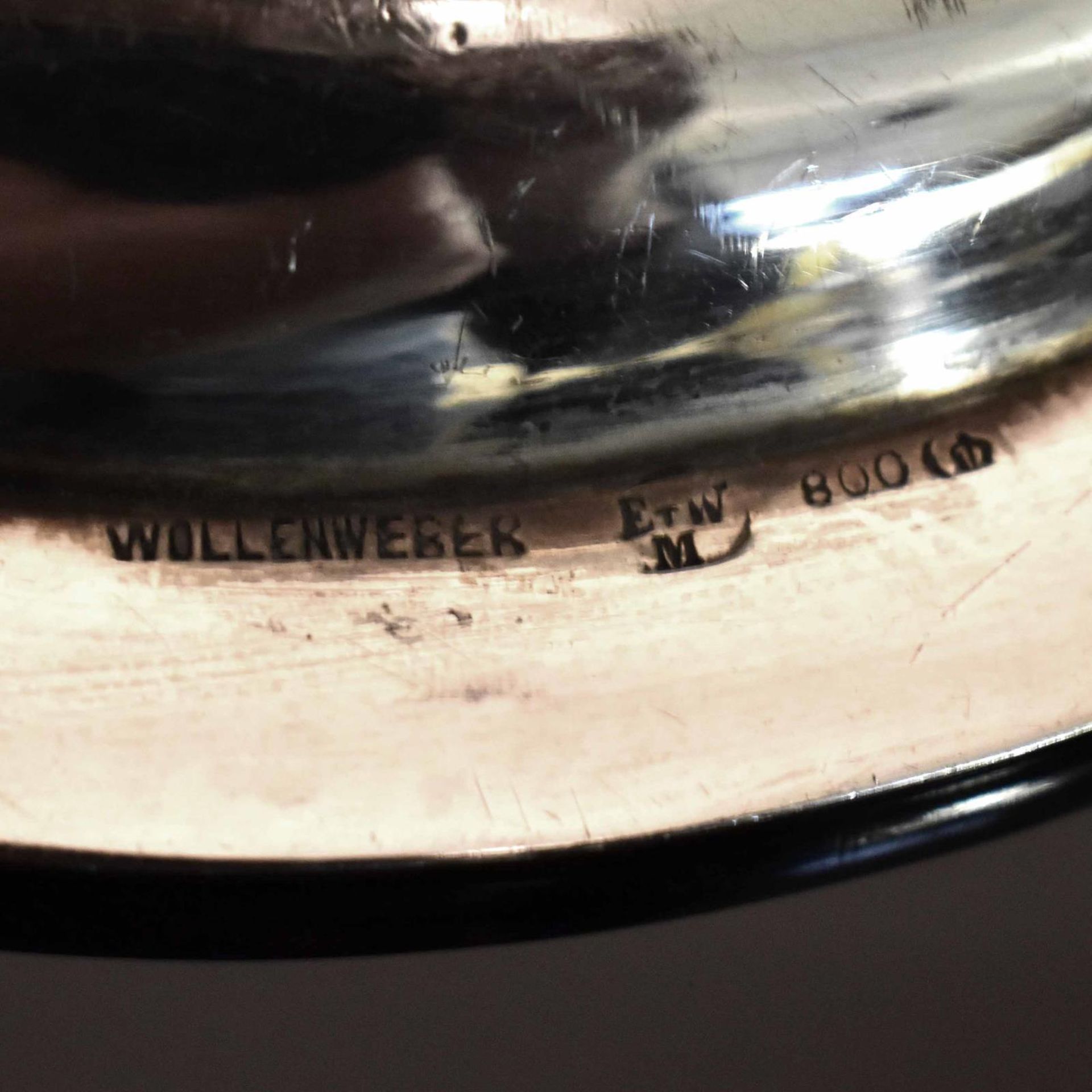 Rundes Tablett. München, Wollenweber | Silber. - Bild 2 aus 2