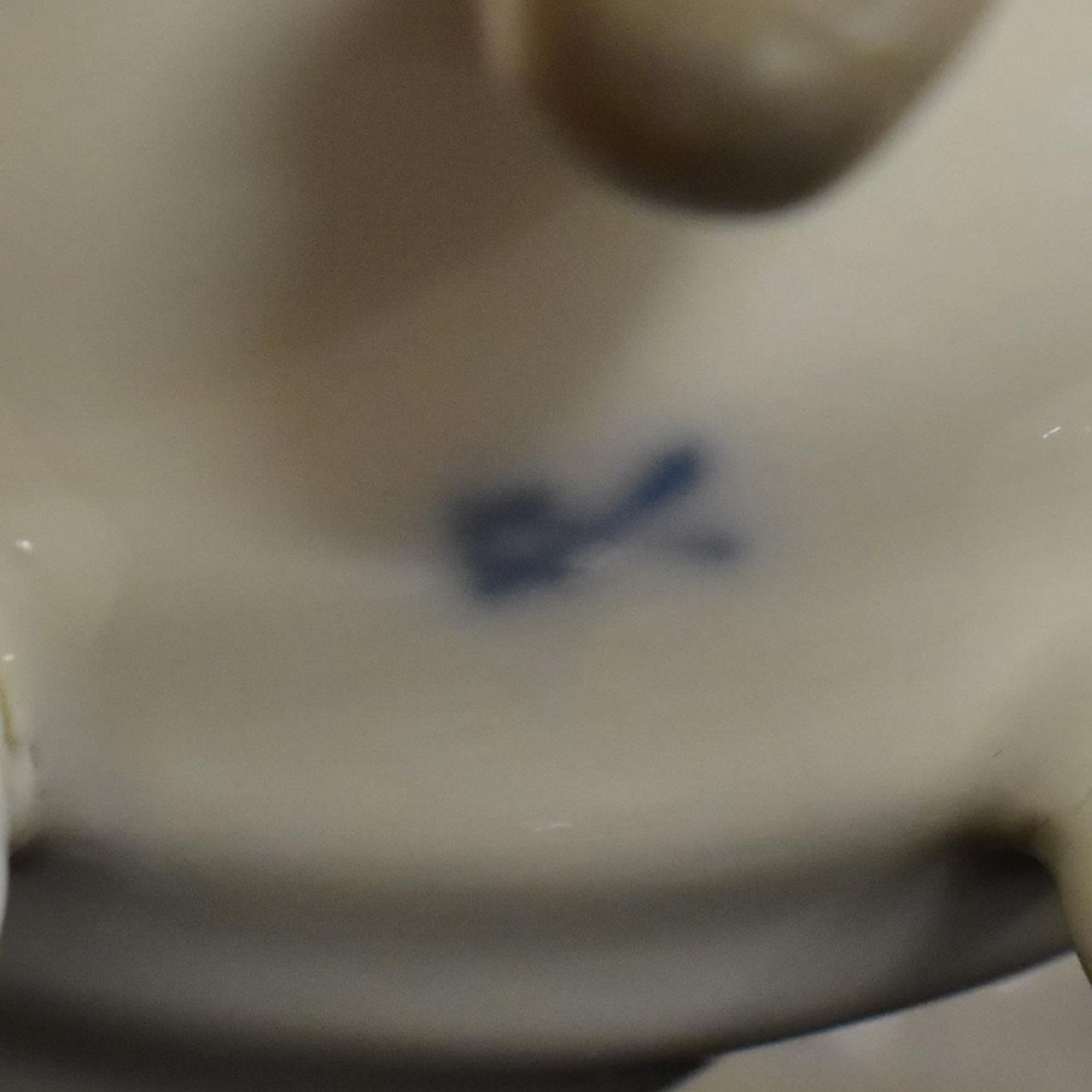 Drei Gewürzschälchen und Teedose. Meissen, 18. Jh. und später | Porzellan, Farb- und Goldstaffagen. - Bild 3 aus 3