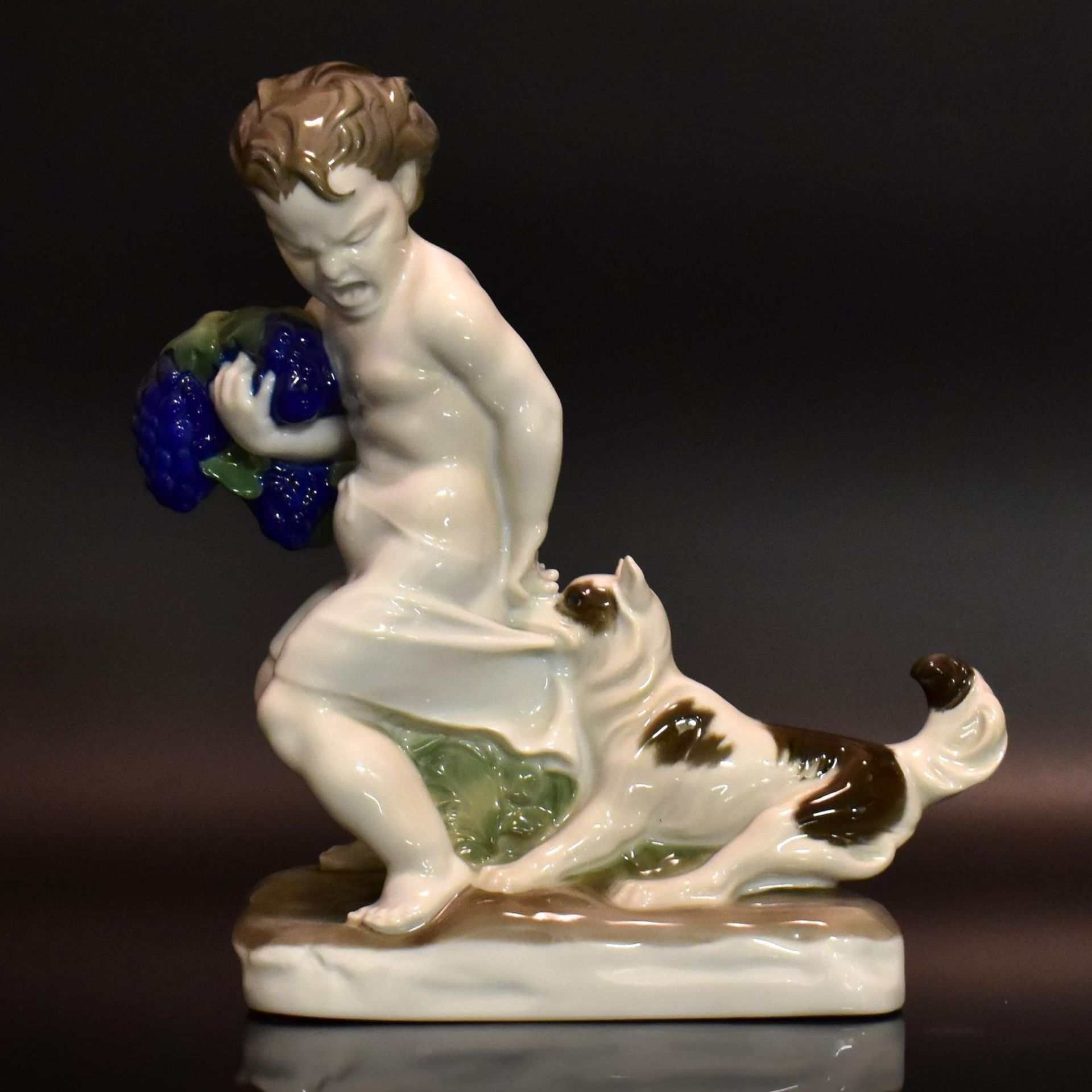 "Erwischt". Rosenthal, nach Entwurf von F. Liebermann, um 1920 | Porzellan, Unterglasurstaffage.