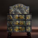 Miniaturkommode. 19./ 20. Jh. | Holz, Farbfassung. Metall.