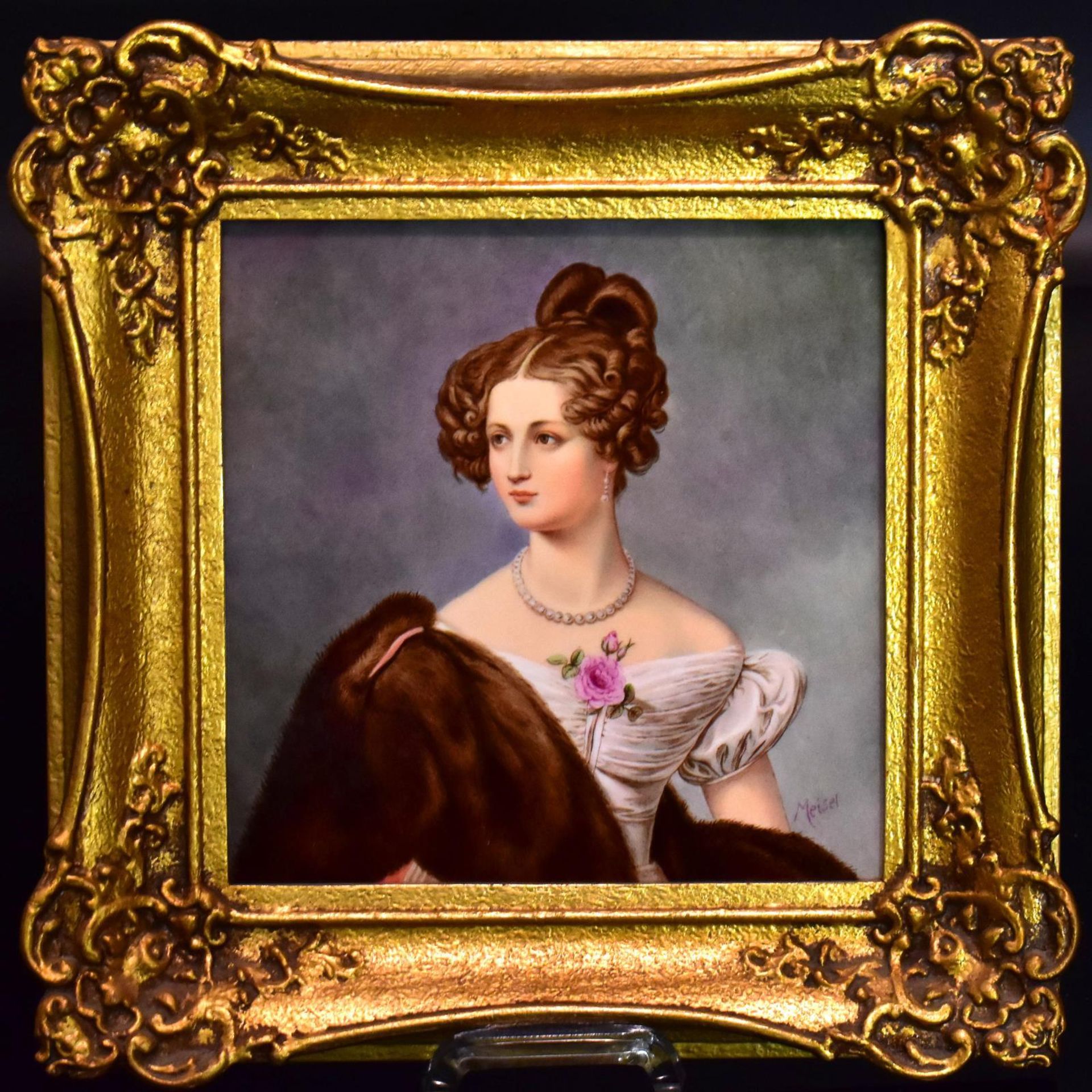 Vier Frauenportäts. Überwiegend Hutschenreuther, vor 1920 | Porzellan (3 x) bzw. Steingut, farbig... - Bild 3 aus 8