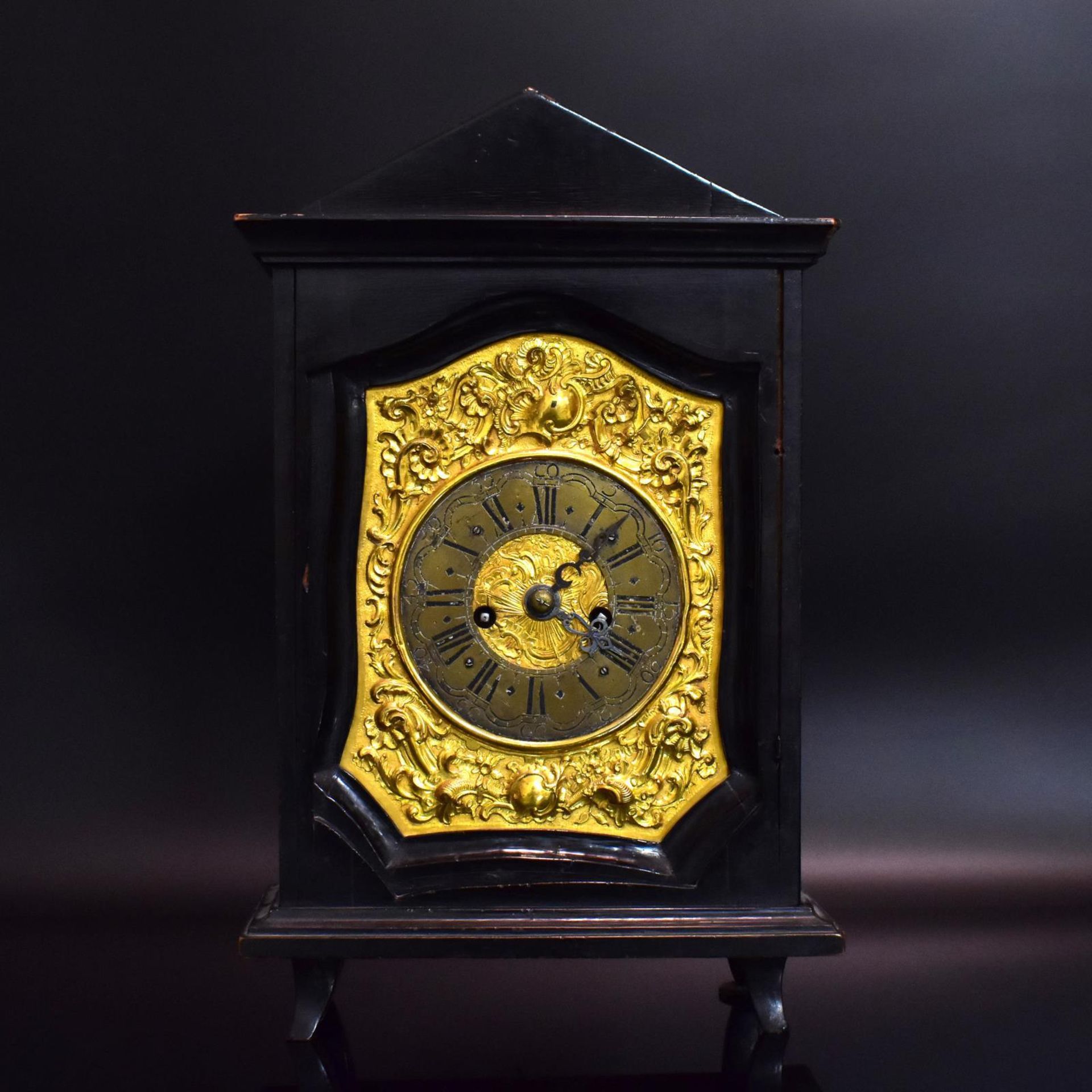 Stutzuhr. 19. Jh., Barockstil | Holz. Gelbguss, tlw. vergoldet. Glas.