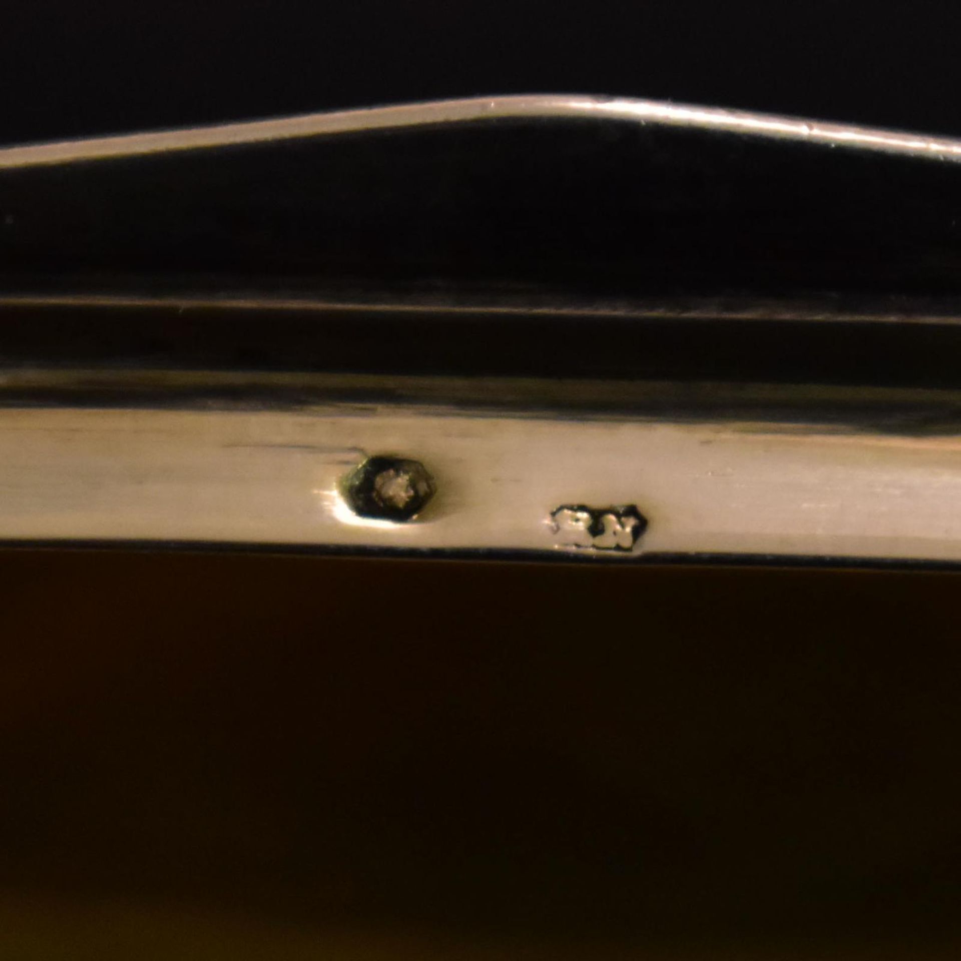 Zwei Tabatieren. Wohl Deutschland, 18. Jh. und Wien, 1872 - 1922 | Silber, tlw. innen vergoldet,... - Bild 3 aus 4