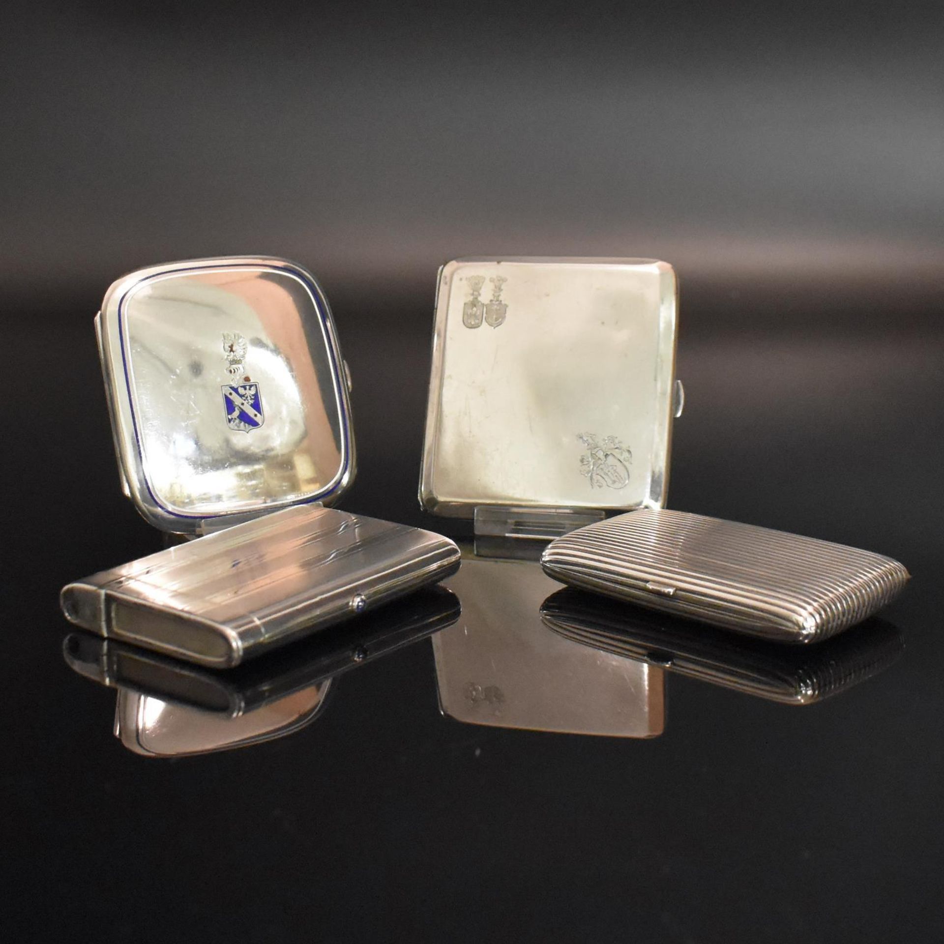 Vier Zigarettenetuis. Deutschland, u.a. Schwäbisch Gmünd, Wilhelm Binder | Silber, innen vergoldet.
