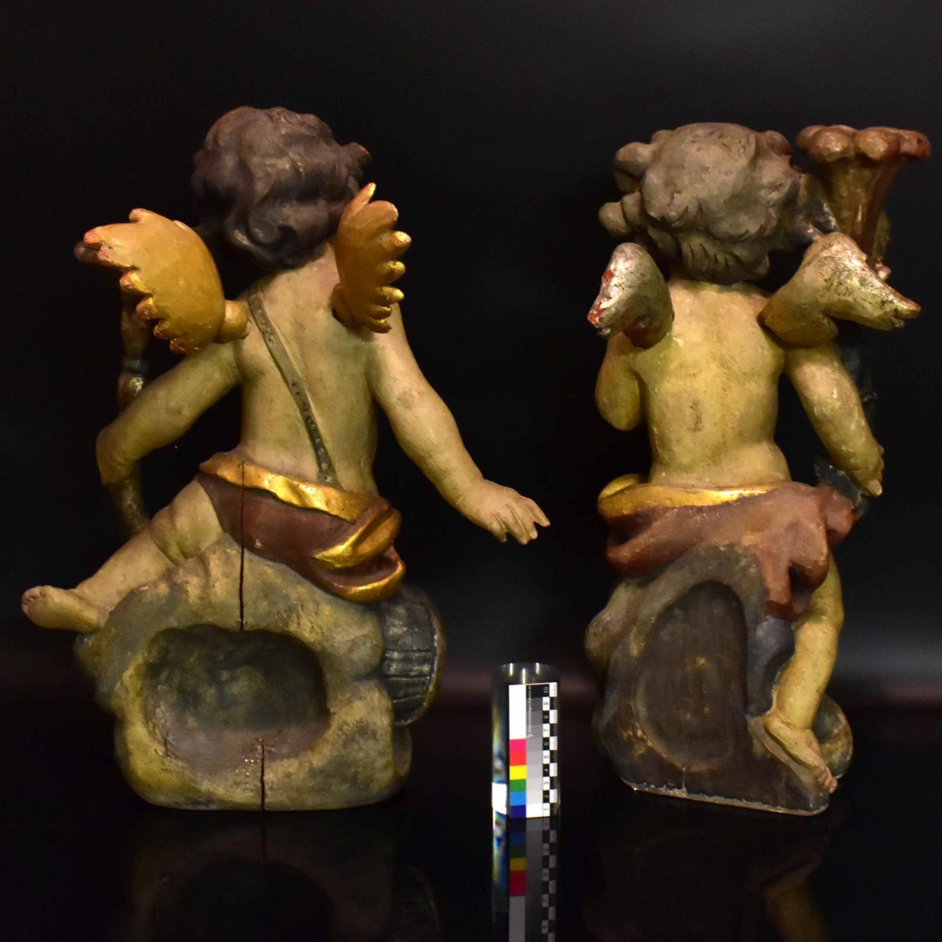 Ein Paar Leuchterputten. Barockstil, wohl Tirol, 20. Jh. | Holz, geschnitzt, Farb- und Goldfassun... - Bild 4 aus 4