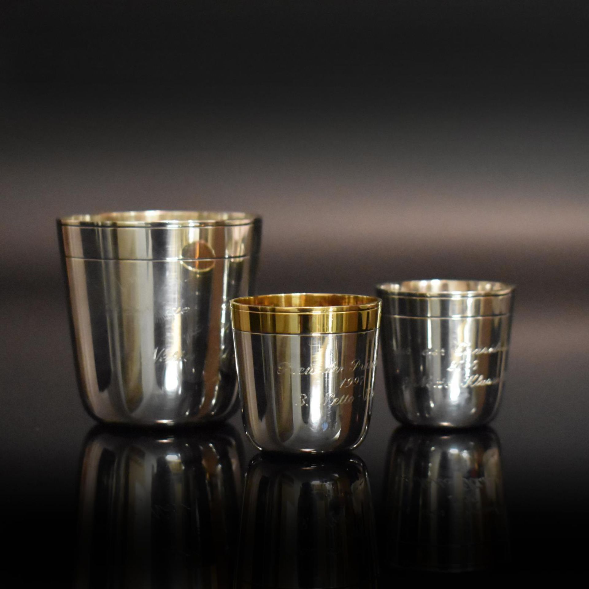 Drei Becher. Bremen, 20. Jh., Koch & Bergfeld | Silber, tlw. vergoldet.