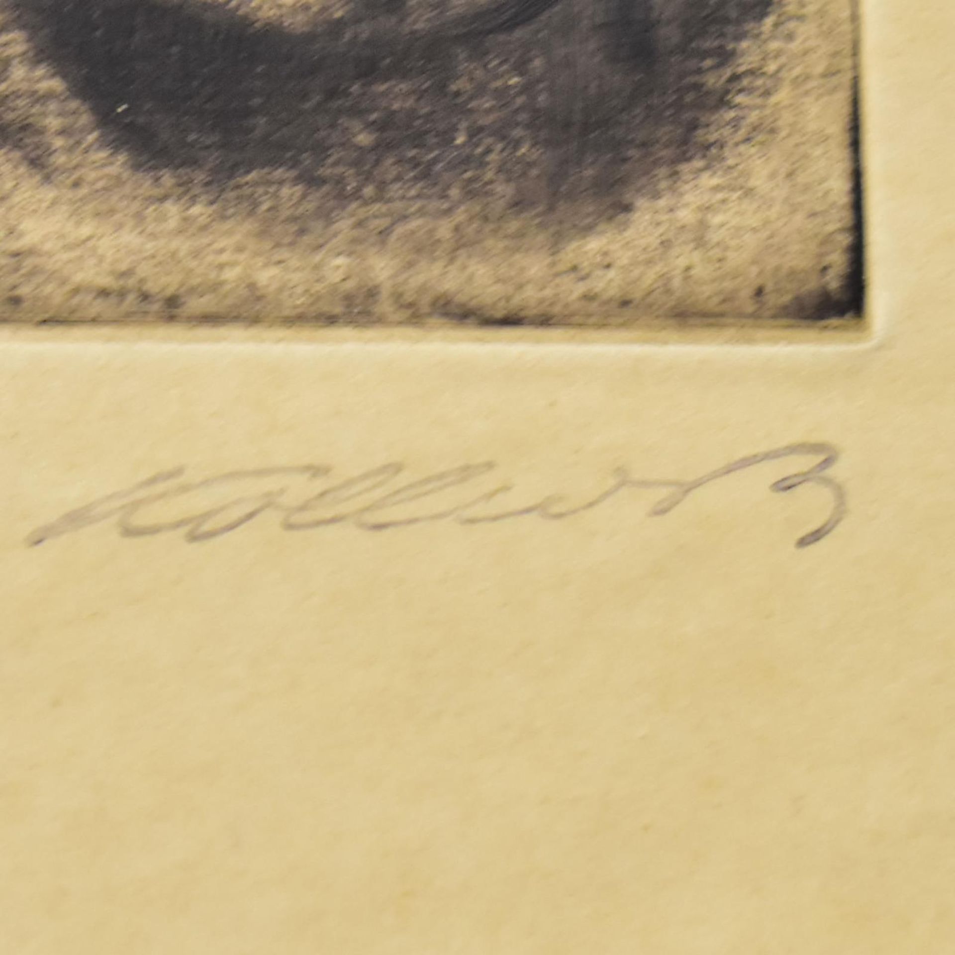 KOLLWITZ, KÄTHE. Selbstbildnis / Mutter mit Kind auf dem Arm. Zwei Radierungen. - Bild 2 aus 2