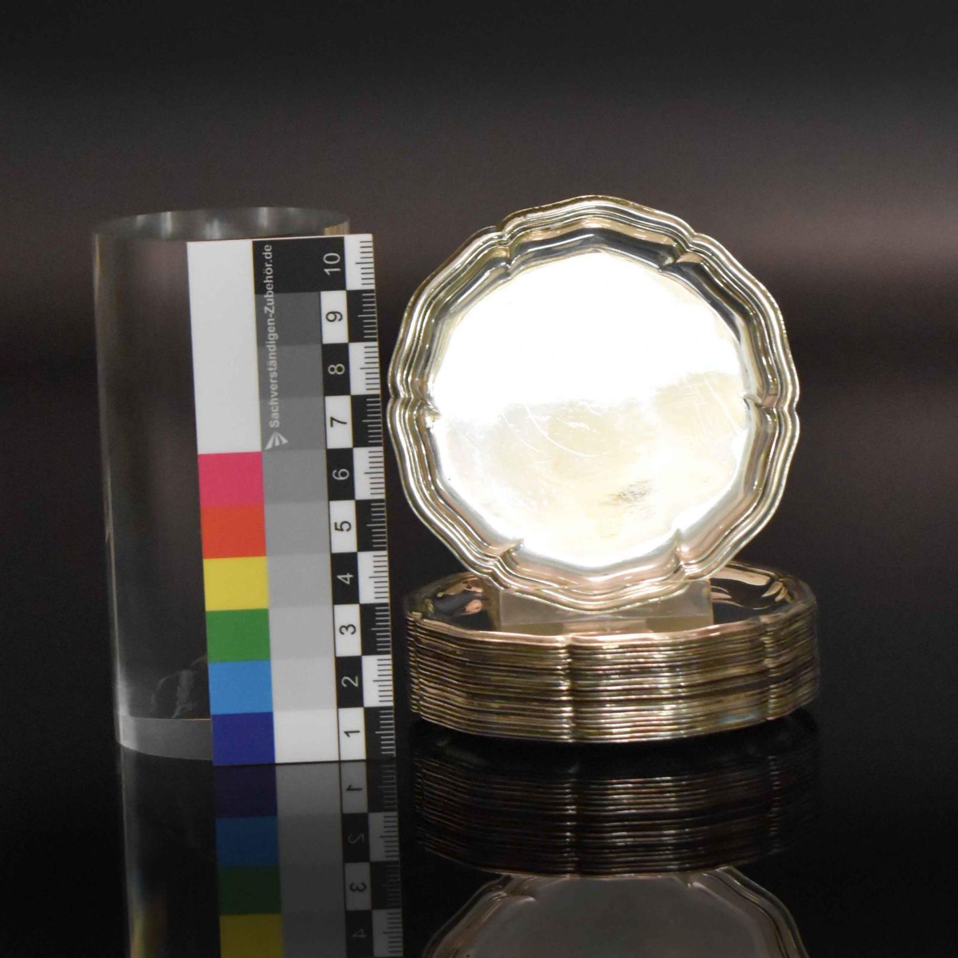 Satz von 20 kleinen Gläseruntersetzern. Bremen-Hemelingen, 20. Jh., Wilkens & Söhne | Silber. - Bild 2 aus 3