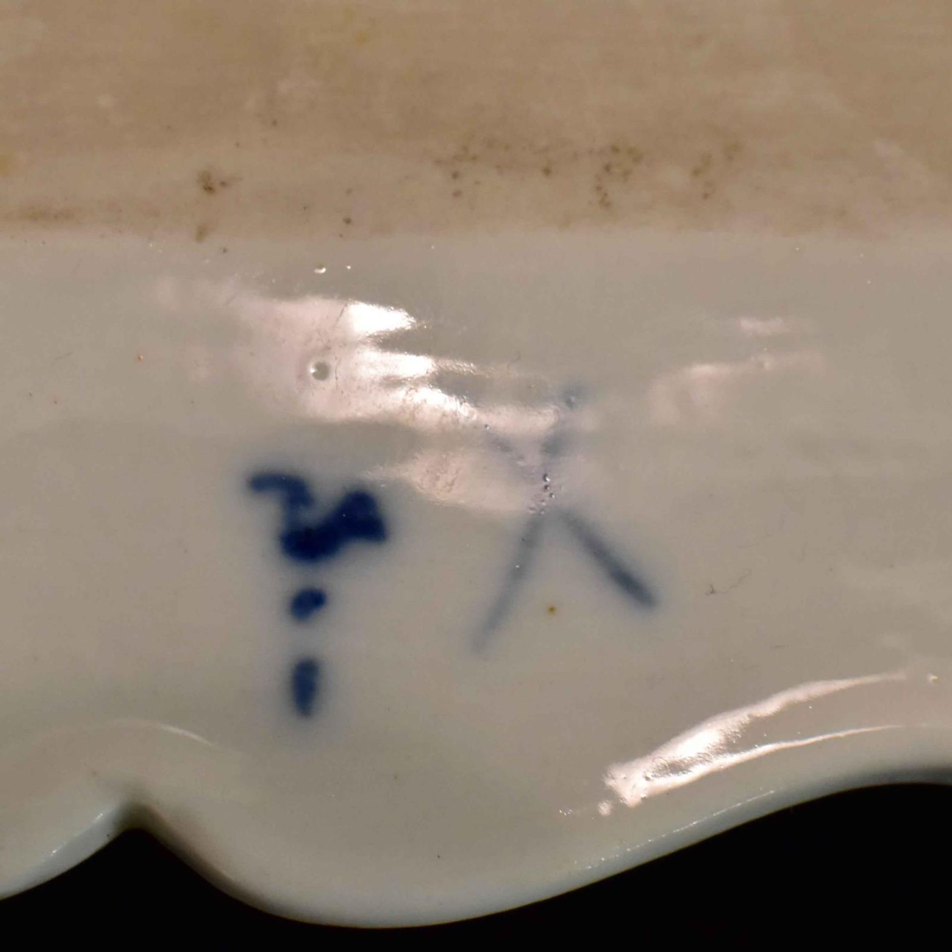 Schreibzeug. Thüringen, wohl Schney, 19. Jh. | Porzellan, unterglasurblauer Dekor. - Bild 3 aus 3