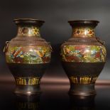 Ein Paar Champlevé-Vasen. China, späte Qing | Bronze, Email.