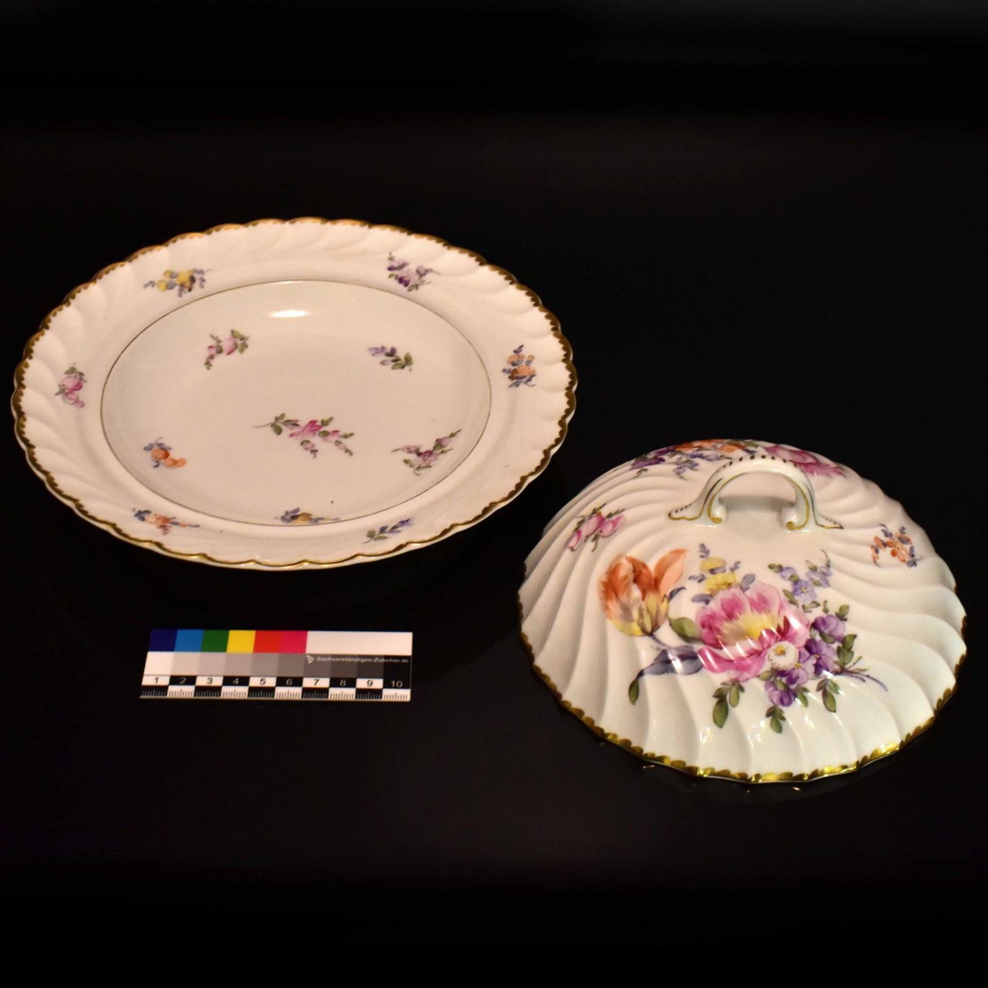 Deckelschale. Nymphenburg | Porzellan, Farb- und Goldstaffage. - Bild 2 aus 3