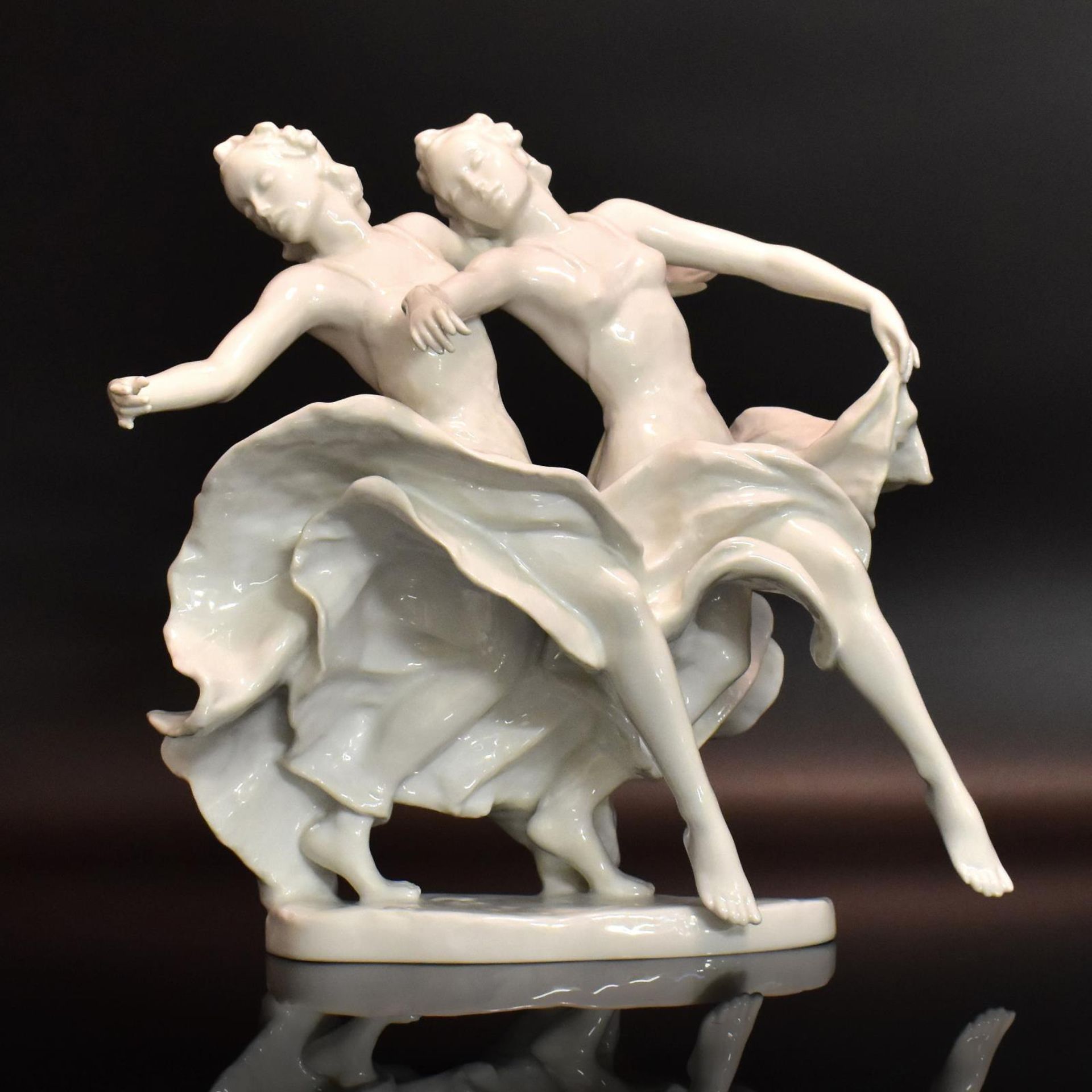 "Kaiserwalzer". Rosenthal, nach Entwurf von L. Friedrich-Gronau | Porzellan, weiß.