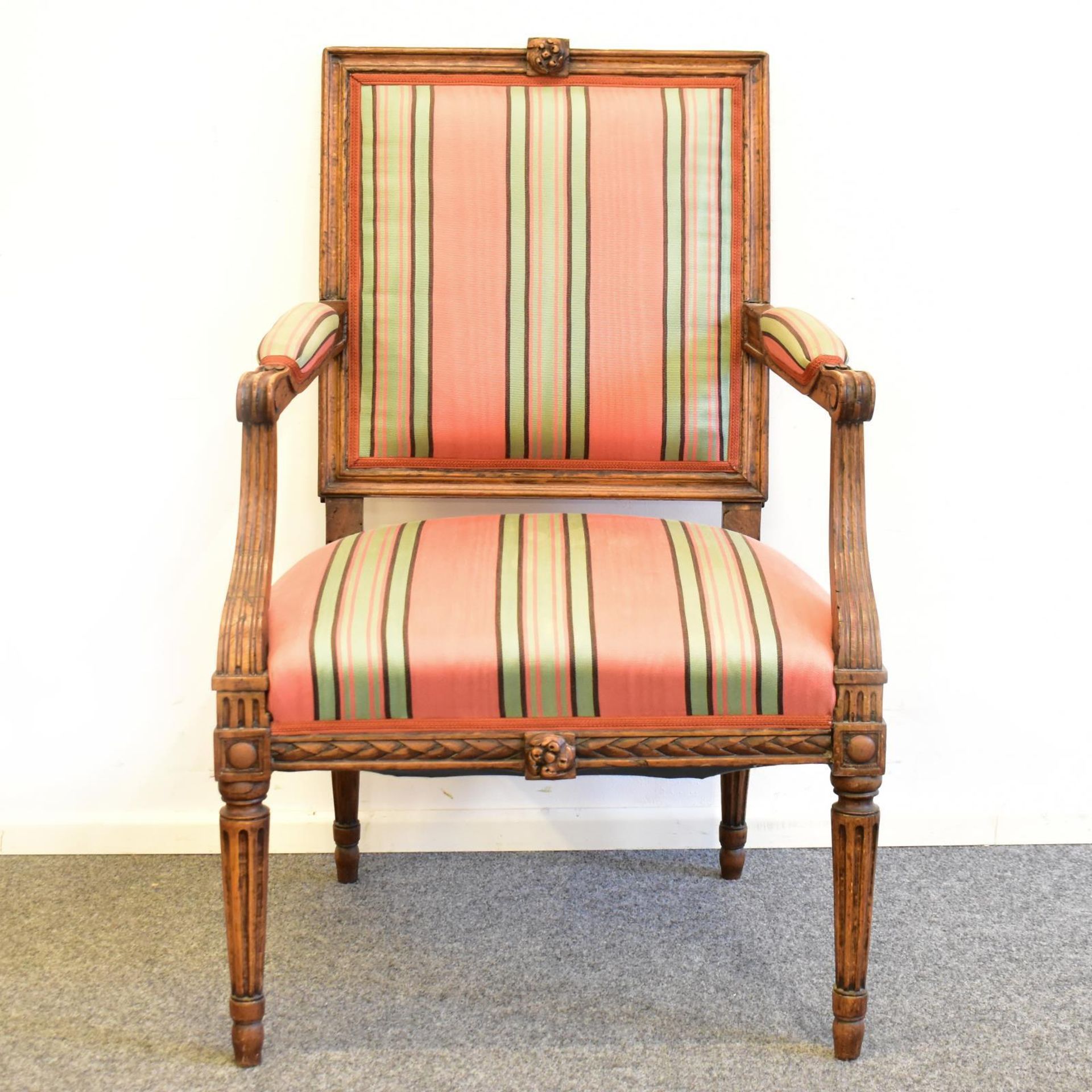 Armlehnstuhl. 19. Jh., Louis XVI Stil | Nussbaum, gebeitzt. Stoffbezug.