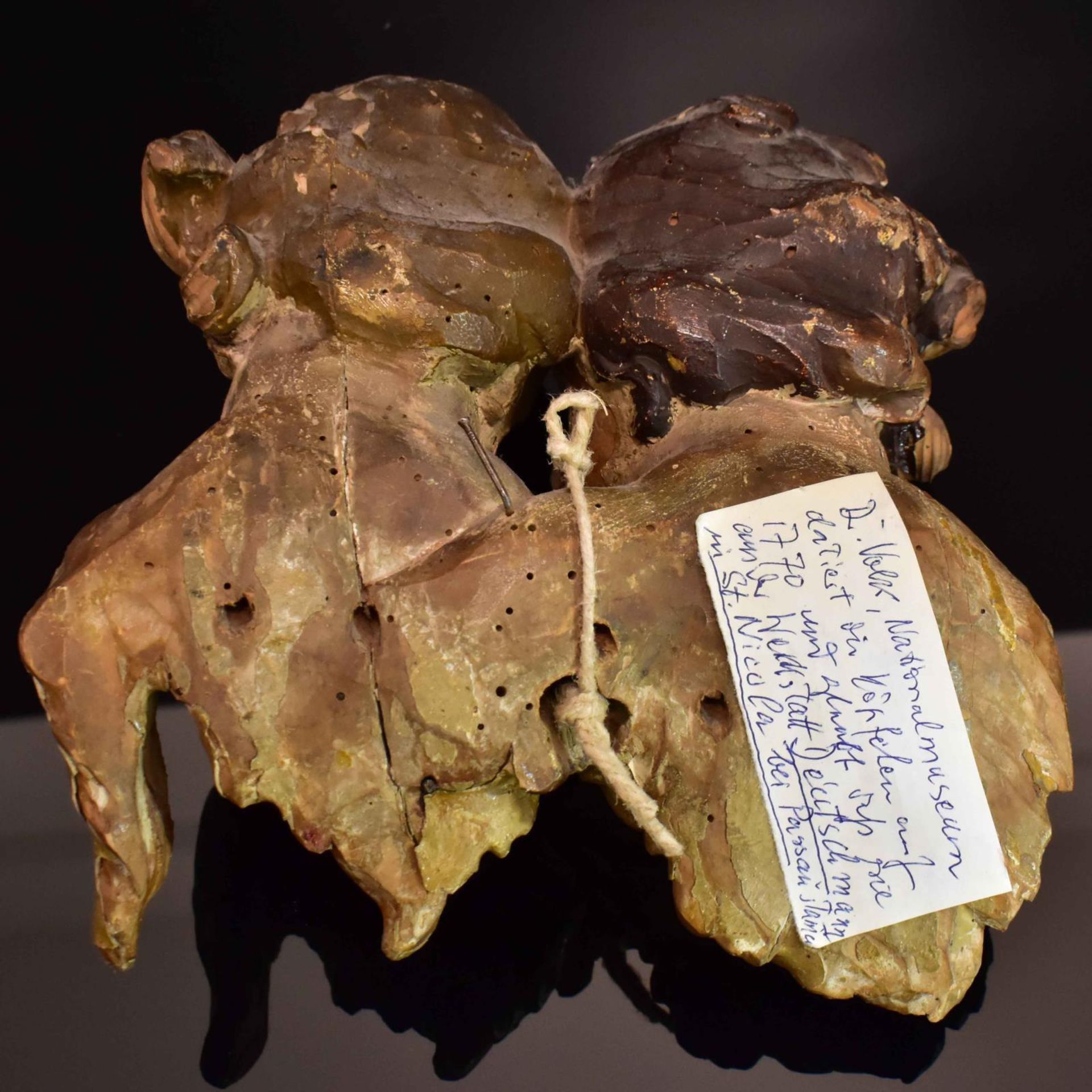 Ein Paar geflügelte Puttenköpfe. Süddeutschland/Bayern, 18. Jh. | Holz, geschnitzt, Reste von Far... - Bild 2 aus 2