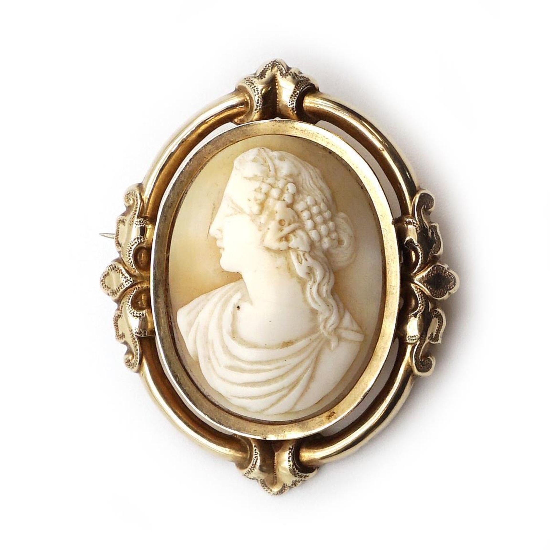 Brosche/Anhänger. Rahmung 14 K GG (getestet), Nadel unedel, rückseitig verglast.