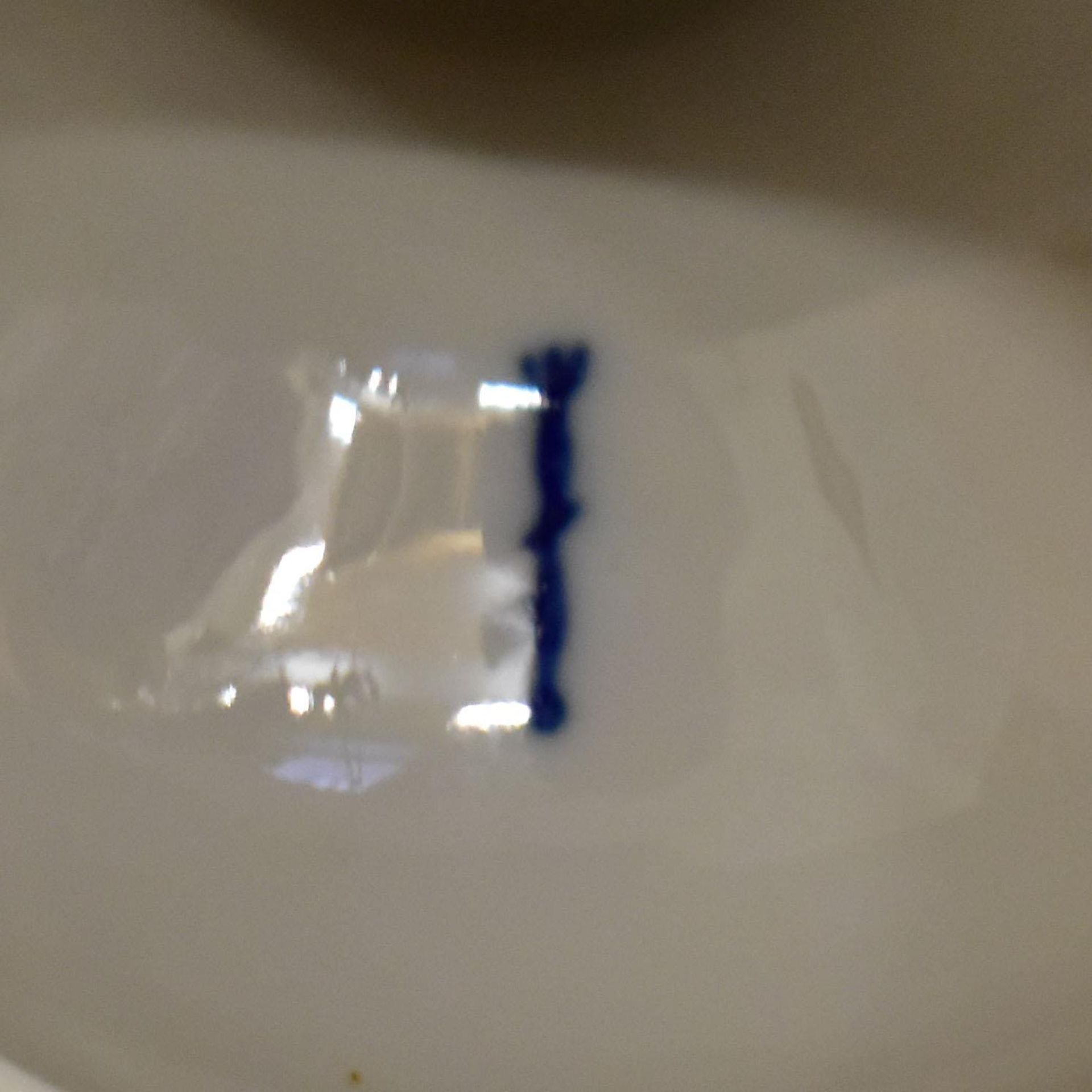 Zwei Tafelaufsätze. KPM Berlin bzw. wohl Frankreich| Porzellan, weiß bzw. Goldstaffage. - Bild 3 aus 3