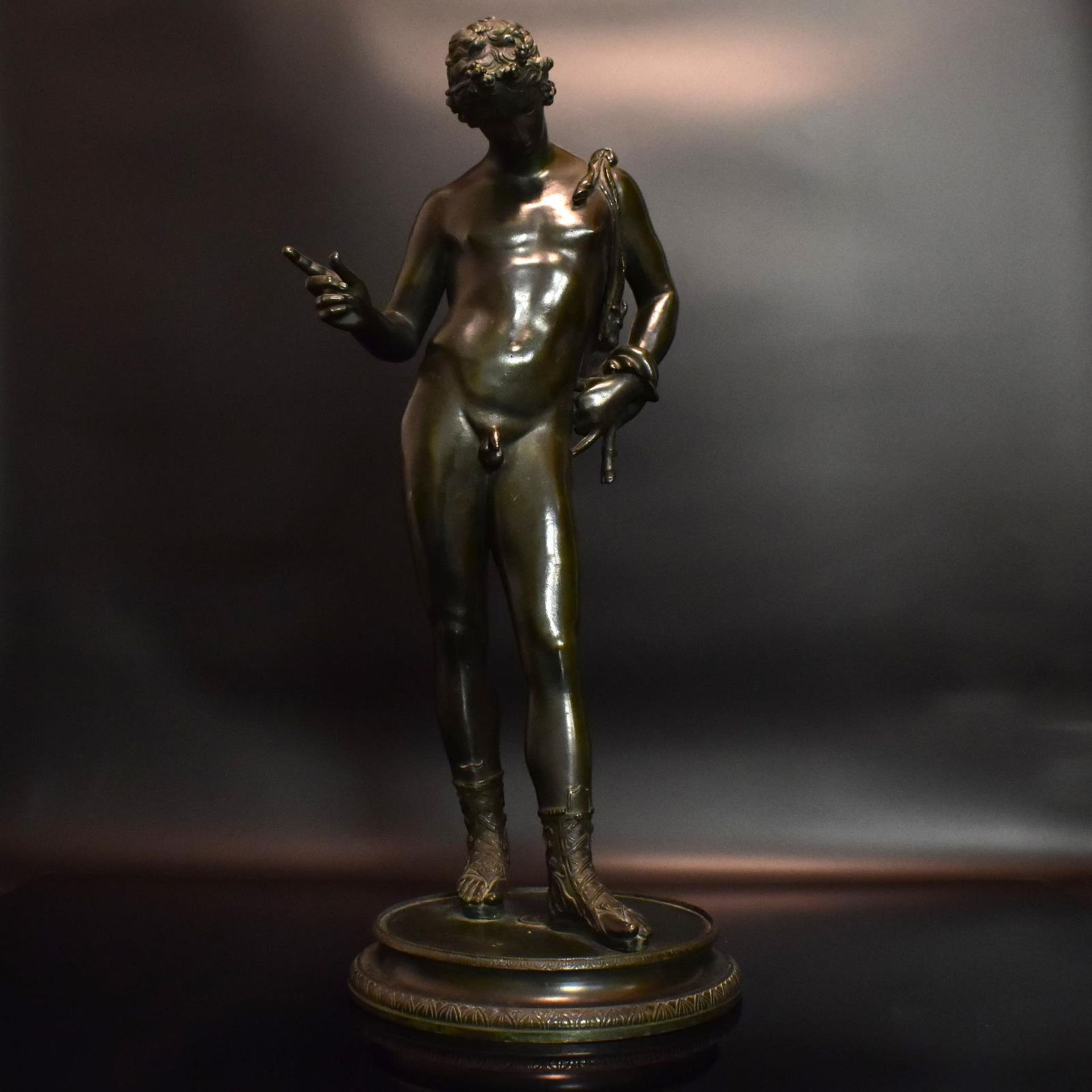 Dionysos, sogenannter Narziss von Pompeji. 19./20. Jh. | Bronze, patiniert.