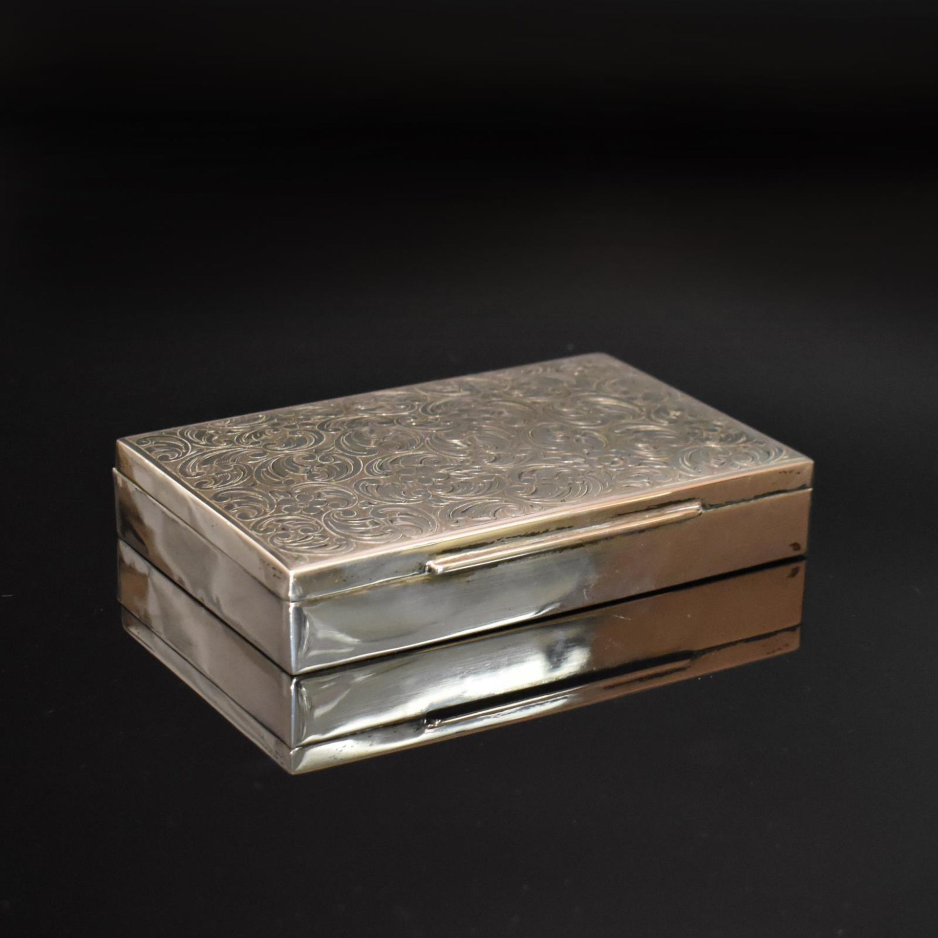 Zigarettendose. Schwäbisch Gmünd, 20. Jh., Gebrüder Kühn | Silber, Holzkern.