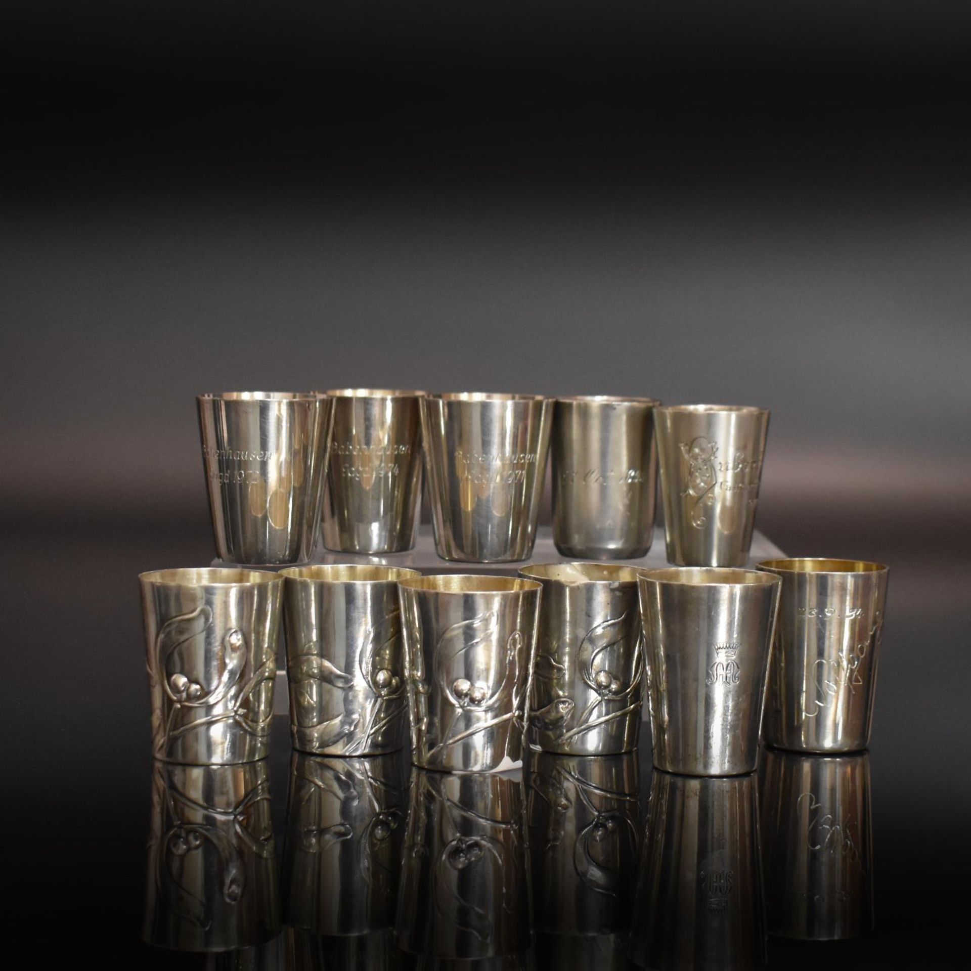Elf Schnapsbecher. Deutschland, 20. Jh., u.a. Bremen, Koch & Bergfeld bzw. Wilkens & Söhne | Silb...