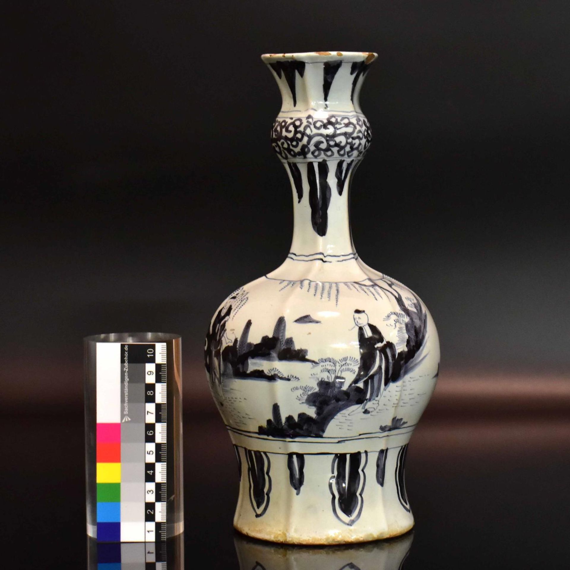 Knoblauchvase. Frankfurt, 18. Jh. | Fayence. - Bild 2 aus 4