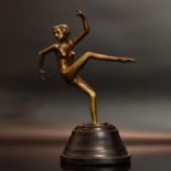 Tanzender Akt. 20. Jh. | Gelbguss, patiniert. Holzsockel.