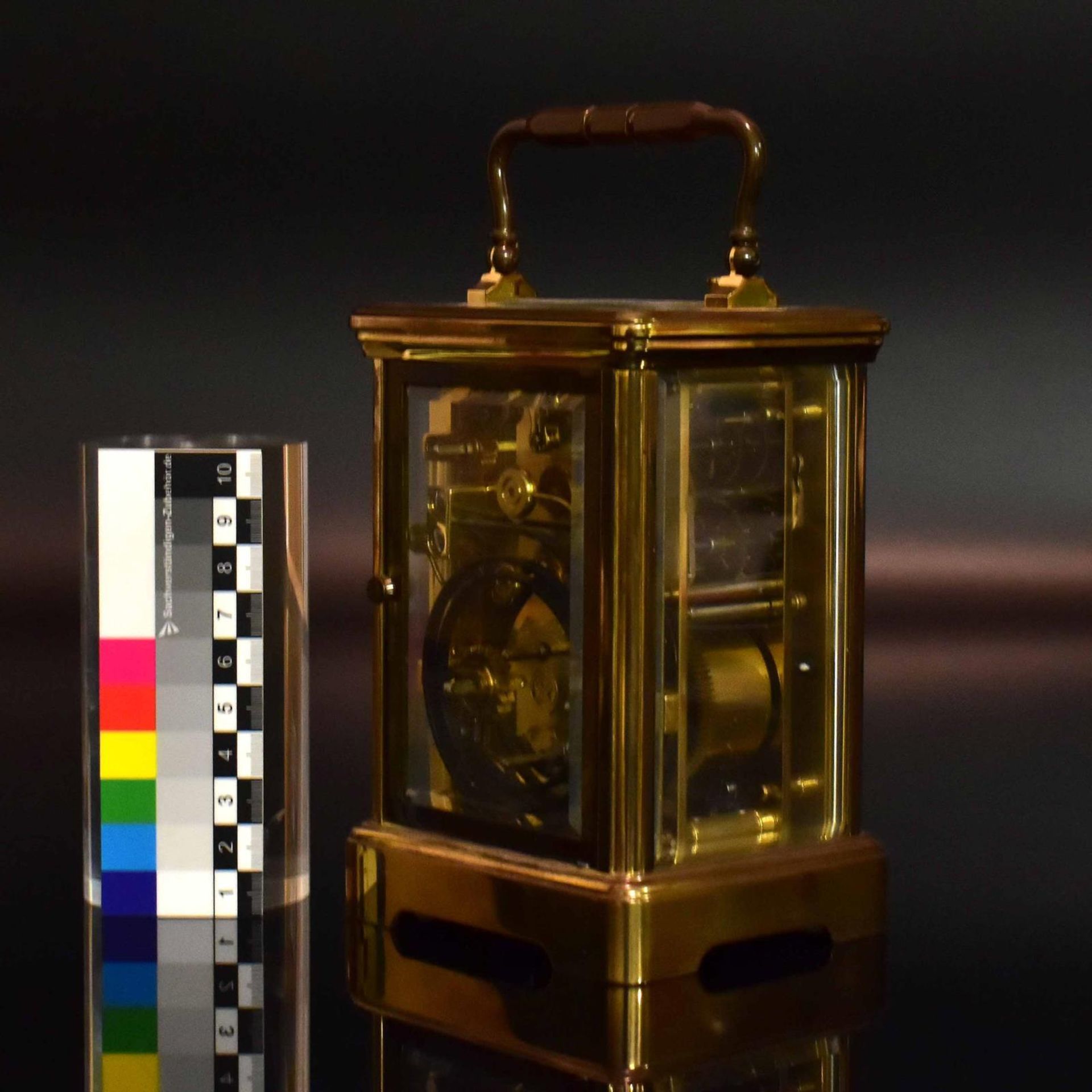 Reisetischuhr, L'Epée. Frankreich, 19./20. Jh. | Messing. Glas. - Bild 2 aus 3