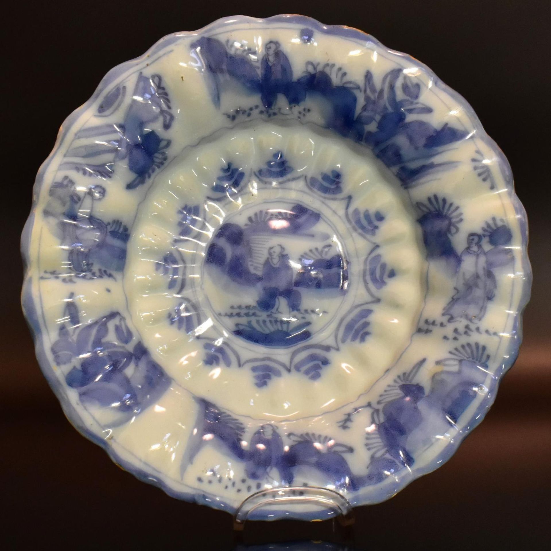 Kleine Fächerplatte. Frankfurt, Anfang 18. Jh. | Fayence.