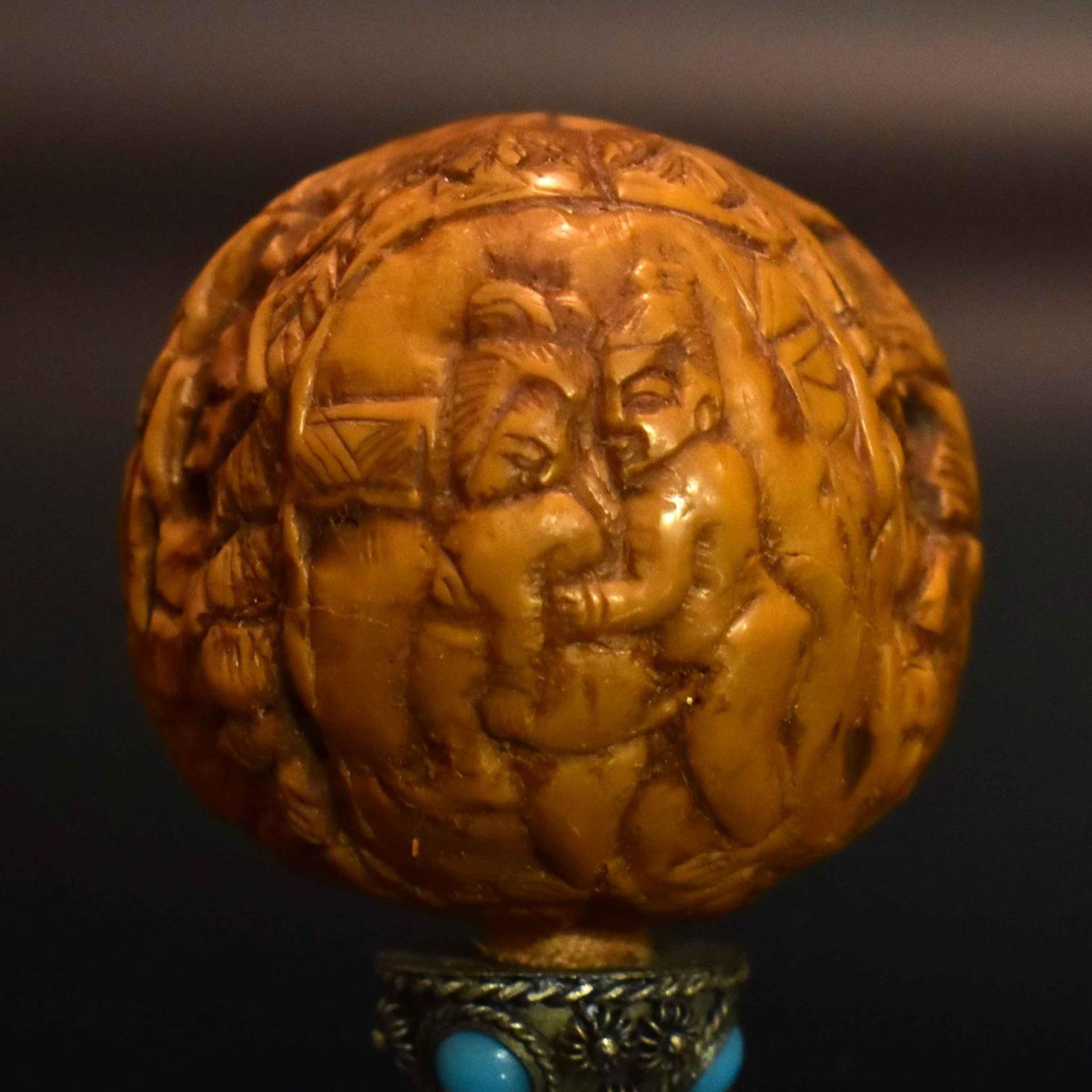 Zwei Snuff Bottles. China, 19./20. Jh. | Walnuss, beschnitzt. - Bild 5 aus 5