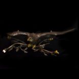 Deckenlampe in Form eines Adlers. 20. Jh. | Gelbguss, tlw. vergoldet.